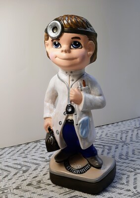 Doctor and Nurse Ceramic Smiley Figurines - image5